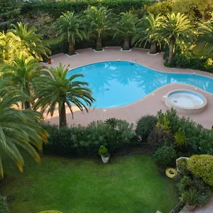 https://les-golfeurs-vii.fr-provencehotel.com